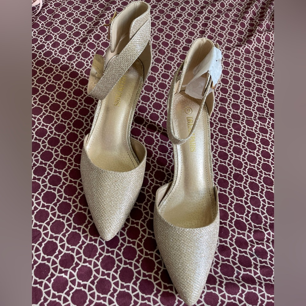 Women's Low Heel Ankle Strap Pumps Size 9